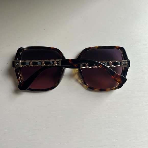 Chanel sunglasses - Picture 2 of 5